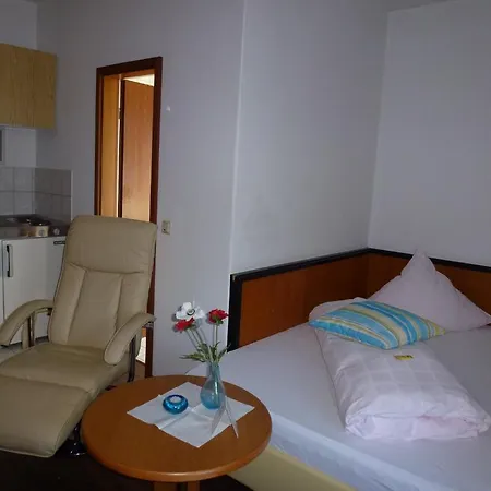 Отель Wildunger Hof Mit Gemeinschaftskueche 3*